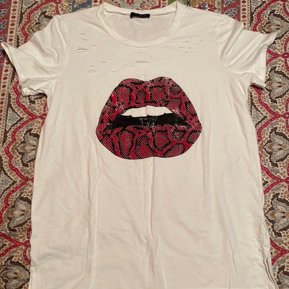 Woman’s size small cute shirt